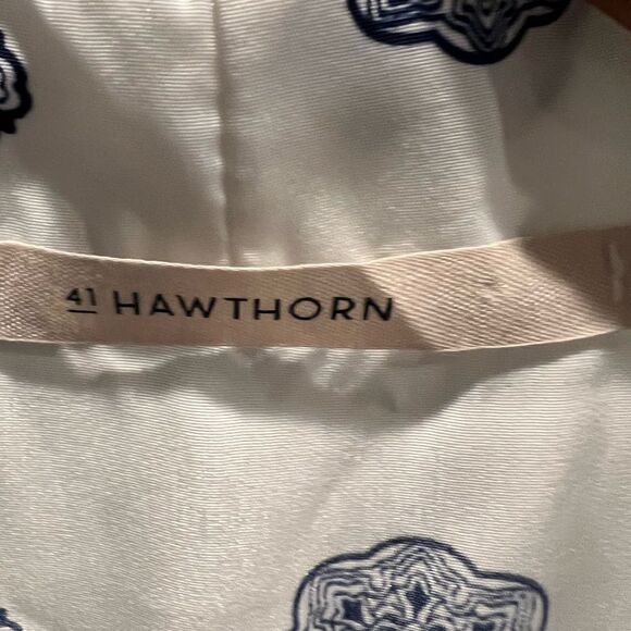 41 Hawthorn blue and white sleeveless blouse with button front and tie neckline - Picture 5 of 7